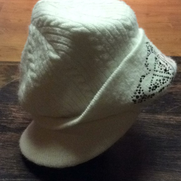 Adorable Roxy hat - Picture 2 of 8